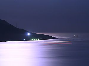 淡路島・江崎灯台の月明かり夜景