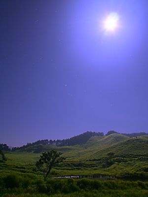 砥峰高原の月明かり夜景