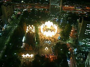 神戸市役所から見下ろす点灯前の東遊園地のルミナリエ