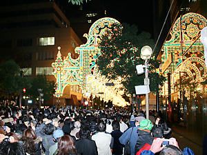 神戸ルミナリエ点灯式・開会式直後の人混み・混雑状況