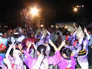 青森のねぶた祭と徳島の阿波踊りの競演