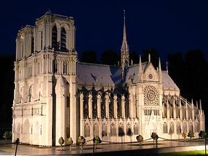 ノートルダム寺院のライトアップ・夜景/フランス・パリ