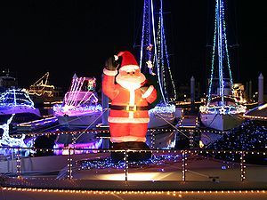 ヨットとクルーザーのクリスマスイルミネーション