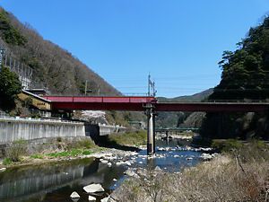 JR福知山線（JR宝塚線）の武庫川橋梁の両側はトンネル