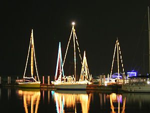 ヨット・クルーザーのイルミネーション夜景