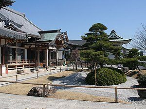 月照寺・本堂と日本庭園