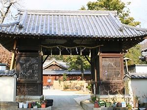 平之荘神社の山門