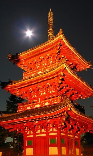 鶴林寺　三重塔と十三夜の月・仲秋の名月/無料写真