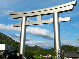 日本最大級のチタン製の鹿嶋神社大鳥居