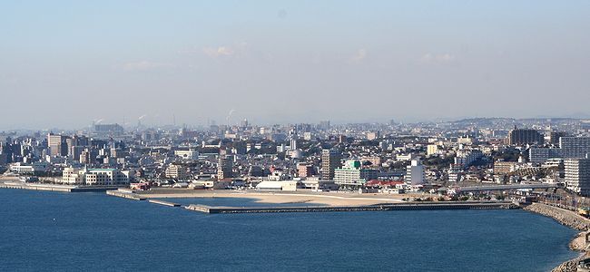 神戸市垂水区・舞子駅付近から見た明石大蔵海岸と明石市の風景