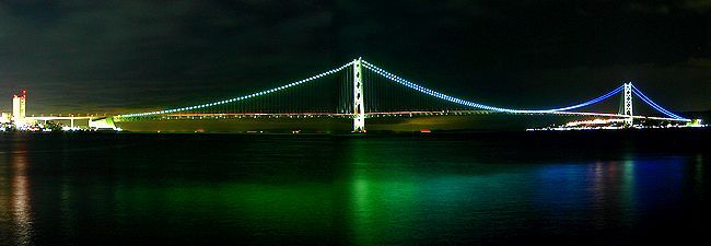 大蔵海岸の夜景と明石海峡大橋のライトアップ