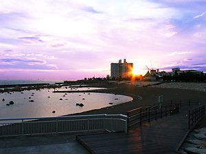 明石大蔵海岸磯浜と夕日