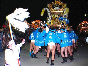 高砂神社秋祭り・電飾屋台の練り合わせ