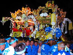 高砂神社秋祭り・電飾屋台の練り合わせ