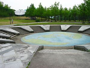 日本のへそ公園と経緯度地球科学館テラドーム