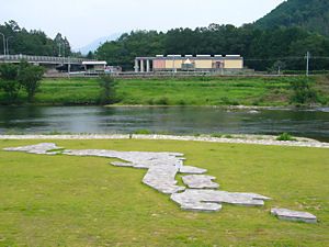 加古川河川敷とＪＲ日本のへそ公園駅、岡之山美術館