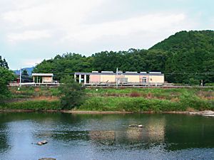 加古川とＪＲ日本のへそ公園駅、岡之山美術館