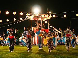 太鼓櫓を囲んで盆踊り・平池公園夏のフェスティバル
