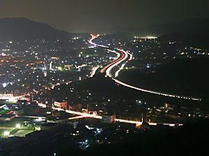 加西市を走る高速道路・中国自動車道の夜景