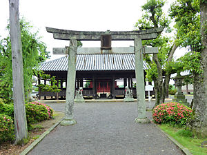 八幡神社・鳥居・拝殿・本殿