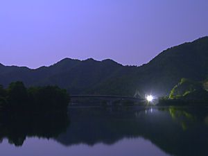 翠明湖・翠大橋の月明かり夜景
