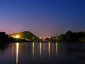 加古川闘竜灘と闘竜橋の夜景