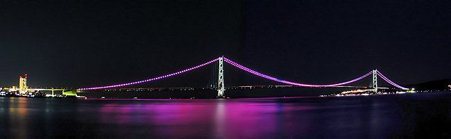 神戸ピンクリボンフェスティバル/明石海峡大橋ピンク色のイルミネーション