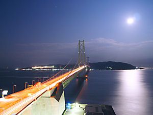 明石海峡大橋と月夜の夜景