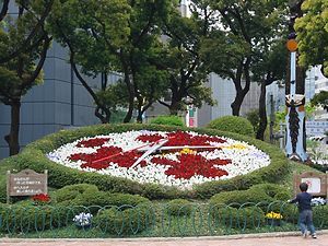 フラワーロード神戸市役所前の花時計
