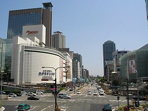 フラワーロード・三宮駅前の風景