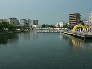 兵庫運河祭会場の新川運河キャナルプロムナード