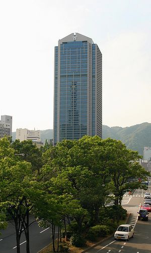 フラワーロードから見た神戸市役所