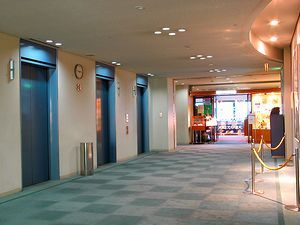 神戸市役所展望フロアと高速エレベーター