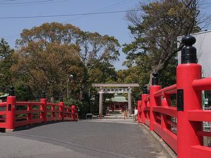 八雲橋と長田神社の鳥居