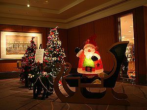 サンタクロースとクリスマスツリー/神戸ベイシェラトン