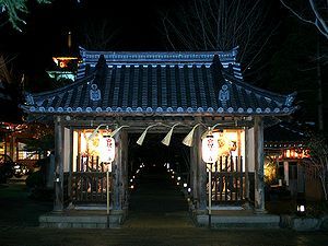 須磨寺・仁王門のライトアップ夜景