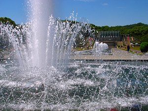 須磨離宮公園の大噴水とレストハウス