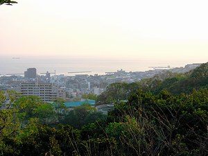 須磨離宮公園展望台から見た大阪湾と須磨の市街地
