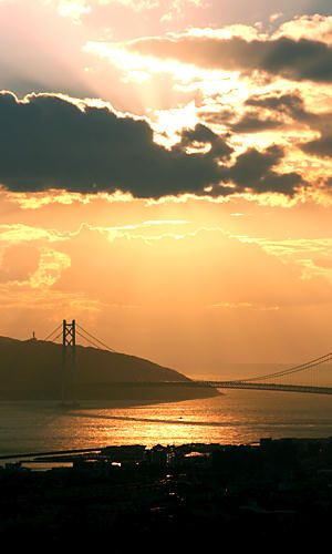 明石海峡大橋と夕日・夕焼け空