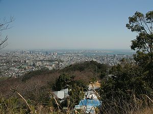 登山道柄眺める神戸市街地の風景