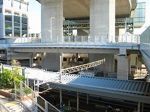 JR舞子駅と高速バス｢高速舞子｣バス停
