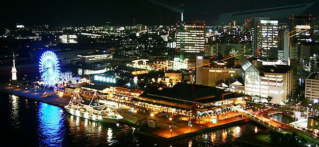 神戸ハーバーランドモザイクとキャナルガーデンの夜景