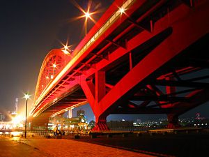 神戸大橋のライトアップ夜景とポーアイ北公園夜の風景写真