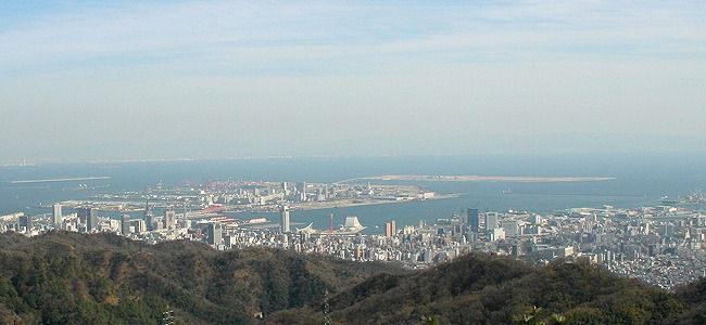 六甲山・菊水山から見たポートアイランド、神戸空港、神戸港、神戸市街地のパノラマ風景写真