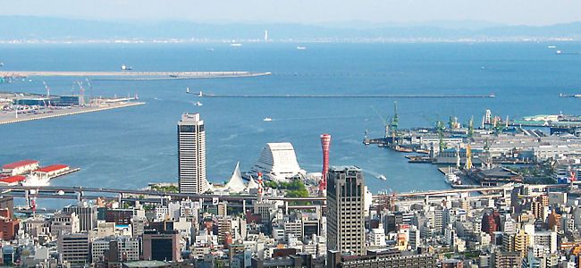 ホテルオークラ神戸と神戸メリケンパーク・神戸港の風景　（撮影：ビーナスブリッジ）