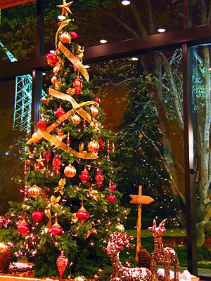 ホテルオークラ神戸のクリスマスツリーとお菓子の家