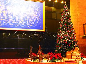 ホテルオークラ神戸のクリスマスツリーとお菓子の家