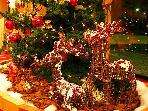 トナカイとクリスマスツリー