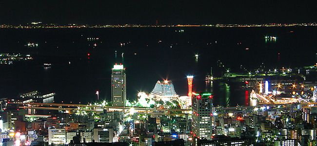 神戸メリケンパークオリエンタルホテルライトアップとメリケンパーク、神戸港の夜景風景　（撮影：市章山・碇山）