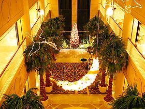 オリエンタルホテルロビーのクリスマスツリー
